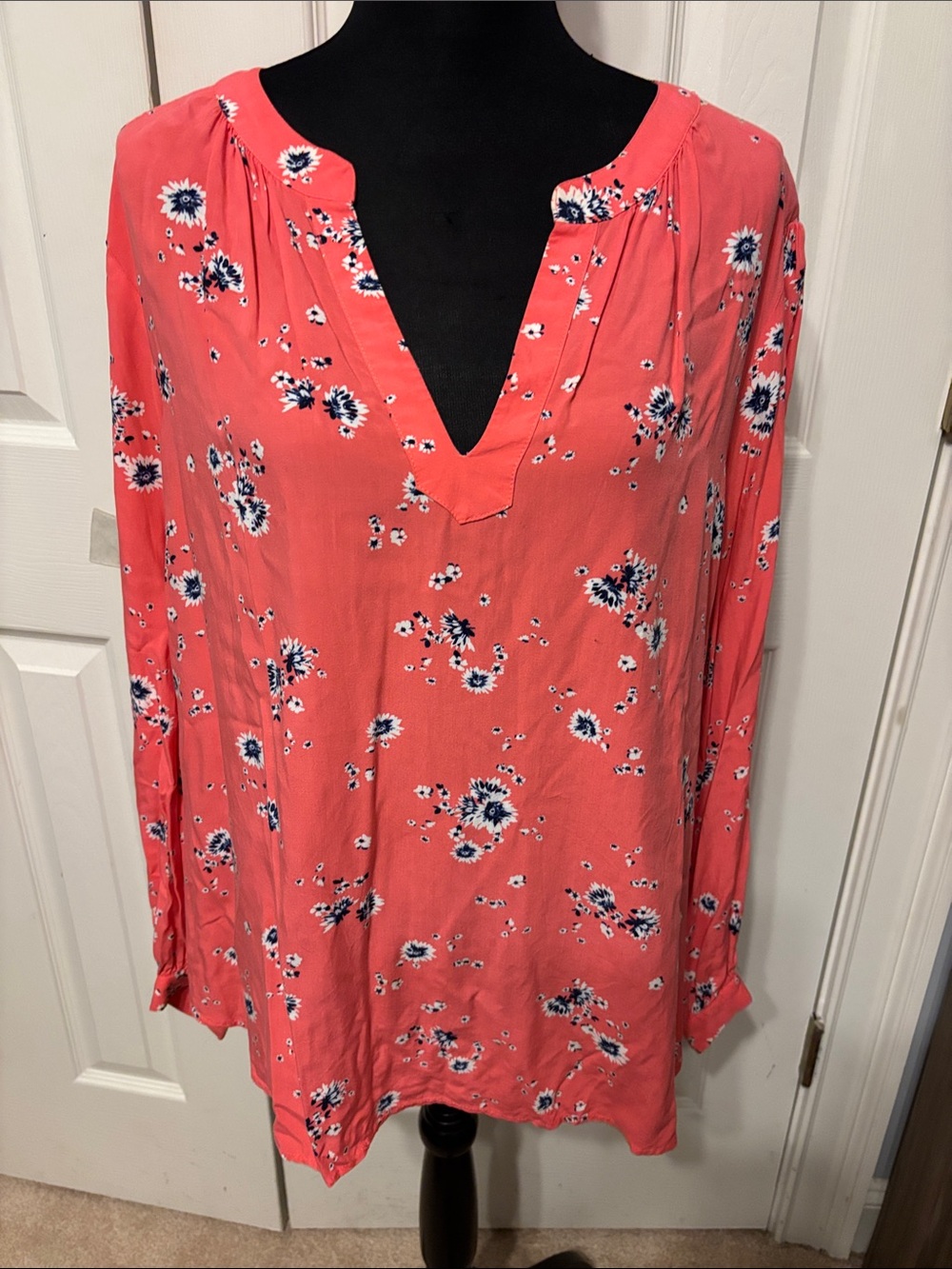 GAP Floral V-Neck Plus Blouse